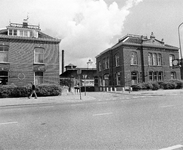 857916 Gezicht op de ingang van het terrein van het Openbaar Slachthuis (Amsterdamsestraatweg 283) te Utrecht.